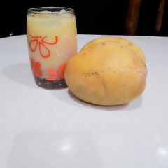 A picture of Thick creamy mango shake.