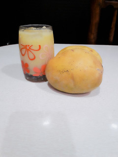 A picture of Thick creamy mango shake.