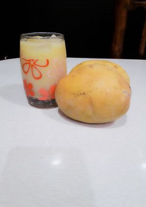 A picture of Thick creamy mango shake.