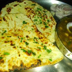 A picture of Naan roti.