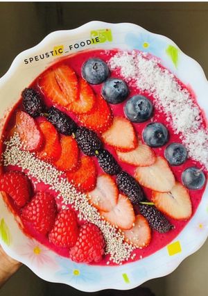 A picture of Super Berry Smoothie Bowl.
