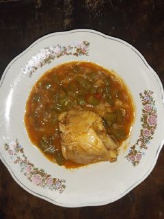 Una foto de Pollo con salsa de espárragos