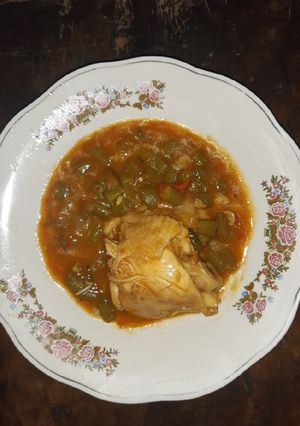 Una foto de Pollo con salsa de espárragos
