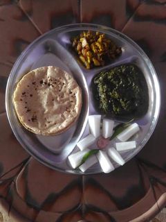 सरसों पालक बथुआ का साग(sarso palak bathua ka saag recipe in Hindi) रेसिपी मुख्य फोटो