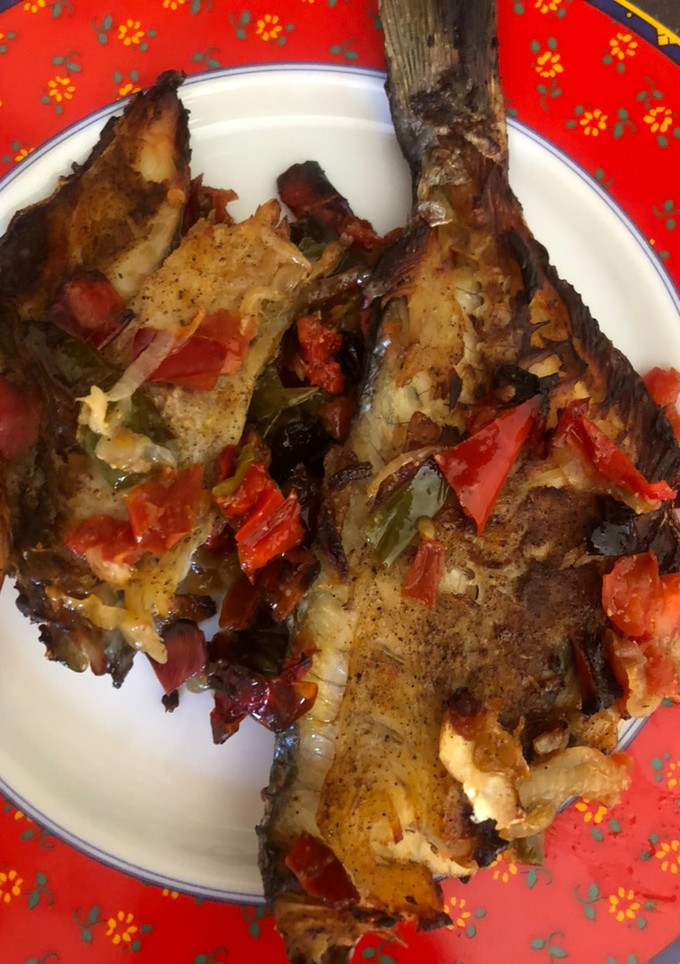 Una foto de Merluza al horno con verduras