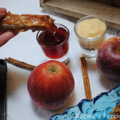 A picture of Apple pie fingers.