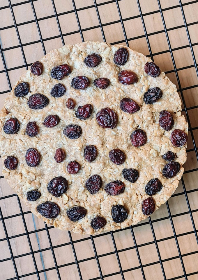 Una foto de Mega galleta saludable de mantequilla de maní y avena sin azúcares ni edulcorantes ni harina