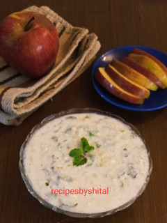 एप्पल रायता (apple raita recipe in HindI) रेसिपी मुख्य फोटो