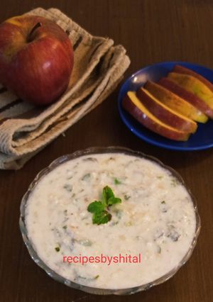 एप्पल रायता (apple raita recipe in HindI) रेसिपी मुख्य फोटो