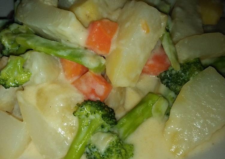 Cara mudah mengolah Kentang wortel brokoli saus keju Lezat