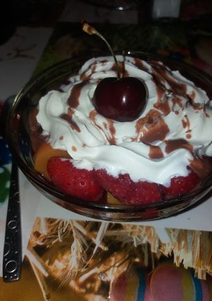O poză a rețetei Salată de fructe de sezon🍓🍑🍒😋.