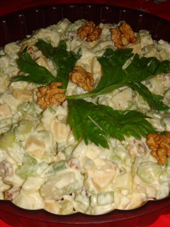 Una foto de Ensalada Waldorf con queso