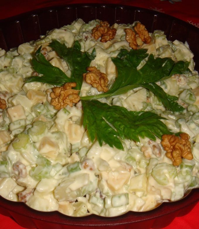 Una foto de Ensalada Waldorf con queso 
