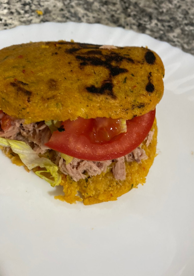 Una foto de Arepita Saludable de pimentón, cilantro y ajo porro 🤤