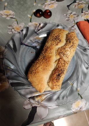 Una foto de Paquete de hojaldre con brócoli, zanahoria, jamón y queso