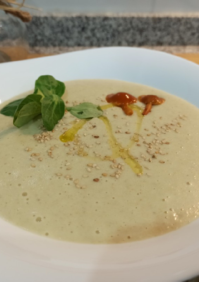 Una foto de Crema de setas, puerro y patata en Mambo Cecotec 🥣