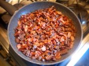 Una foto de sobras carne asada