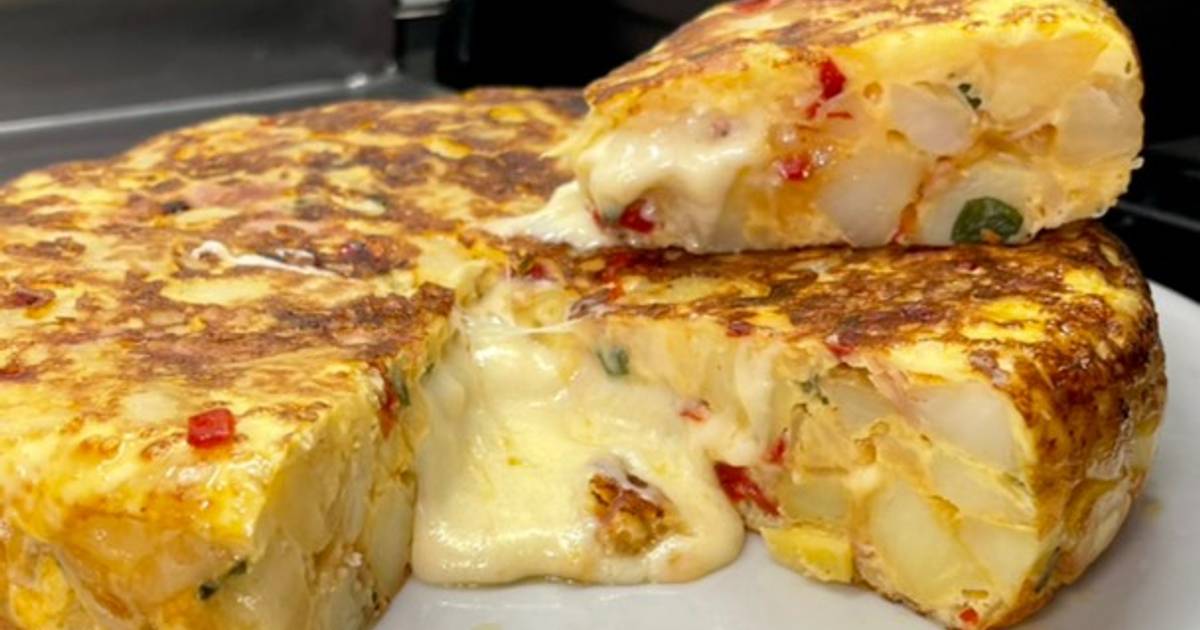 Tortilla de papa rellena Receta de La pasamos comiendo Cookpad