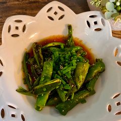 A picture of Roasted sweet pepper in soy and sesame sauce.