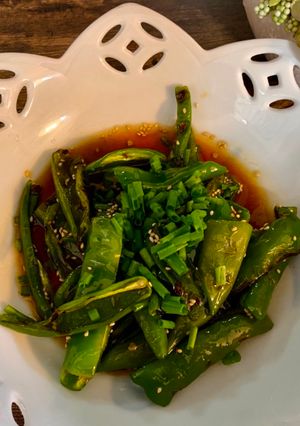 A picture of Roasted sweet pepper in soy and sesame sauce.