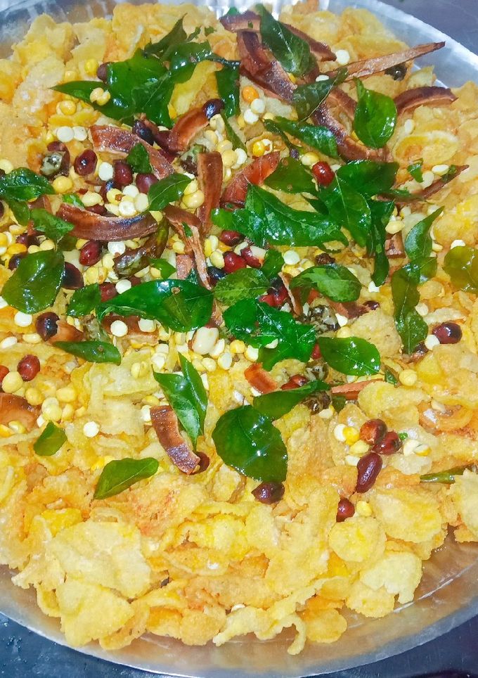 मक्याचा चिवडा (maka chivda recipe in marathi) रेसिपी चे मुख्य फोटो 