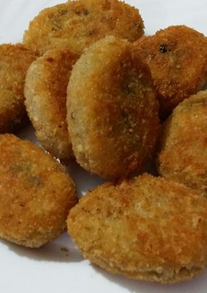 A picture of Cheesey Alo chicken cutlets.