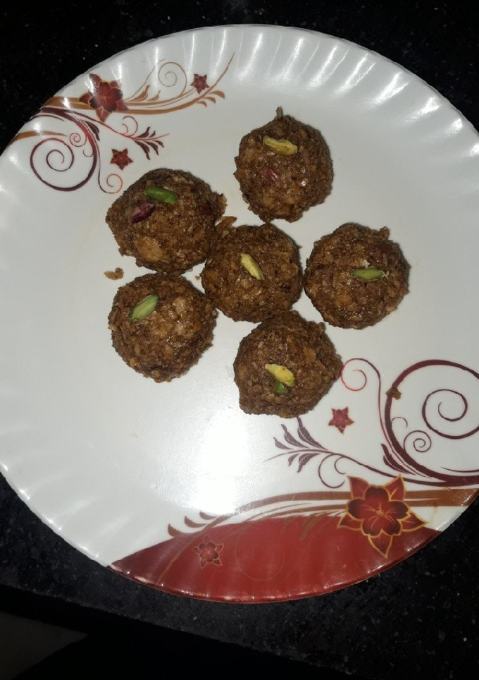 चूरमा के लड्डू (Churma ke ladoo recipe in hindi) रेसिपी मुख्य फोटो