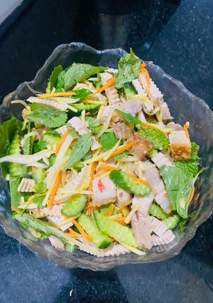 Hình của món Gỏi chả+heo quay.