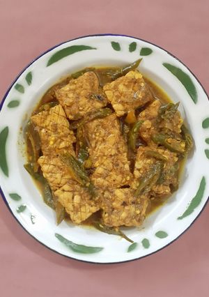 Foto resep Embek-embek Tempe (Tempe bumbu kuning cabai hijau)