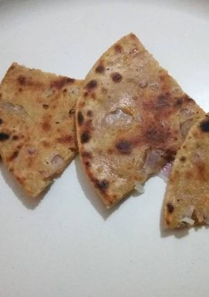 प्याज पराठा (Pyaz paratha recipe in Hindi) रेसिपी मुख्य फोटो