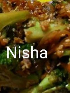 सेसमे ब्रोकोली स्टिर फ्राई (Sesame broccoli stir fry recipe in hindi) रेसिपी मुख्य फोटो