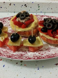 Una foto de Tosta vegetariana y tosta con atún