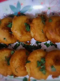 आलू की टिक्की (Aloo ki tikki recipe in Hindi) रेसिपी मुख्य फोटो