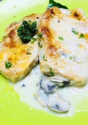 รูปของ สเต็กอกไก่ เห็ดย่างในซอสคาโบนารา