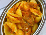 Pasta shell and minced meat sauce