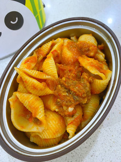 A picture of Pasta shell and minced meat sauce.