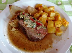 Una foto de Colita de cuadril rellena con papas al horno
