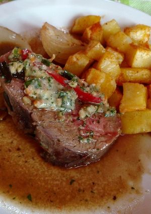 Una foto de Colita de cuadril rellena con papas al horno
