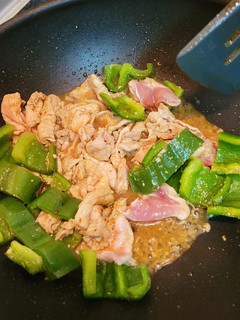 《簡單便當菜》豬里肌炒青椒 的食譜成品照片