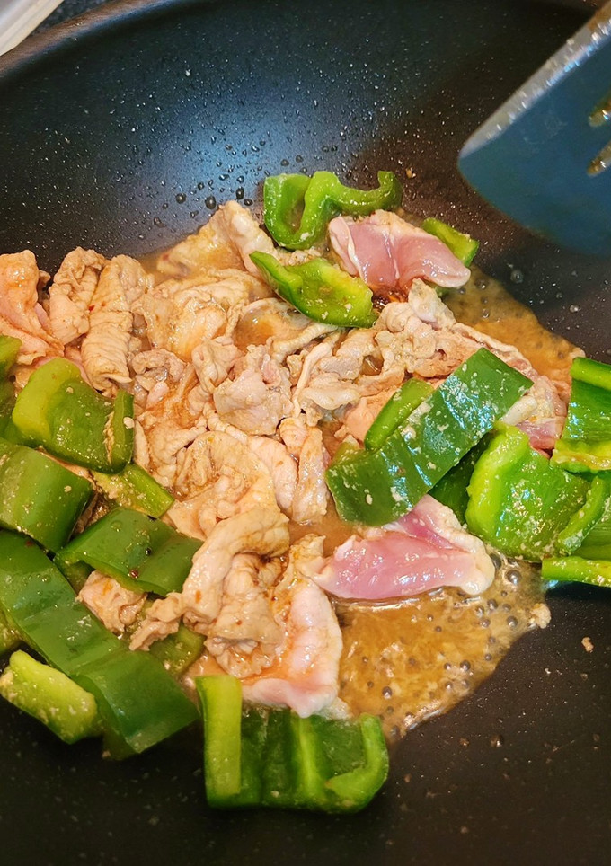 《簡單便當菜》豬里肌炒青椒 的食譜成品照片