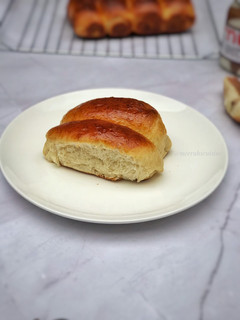 A picture of Milk bread (Dinner rolls).