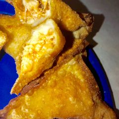 A picture of Buffalo chicken wontons.