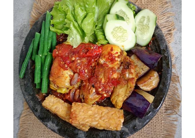 Resep Ayam Penyet Sambal Terasi Oleh Bunda Nafisha Cookpad