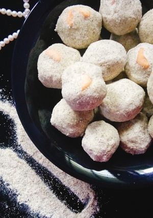 A picture of Green gram ladoo.