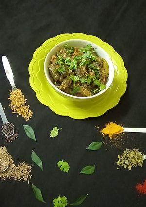 দহি ভিন্ডি (dahi bhindi recipe in Bengali) রেসিপির প্রধান ছবি