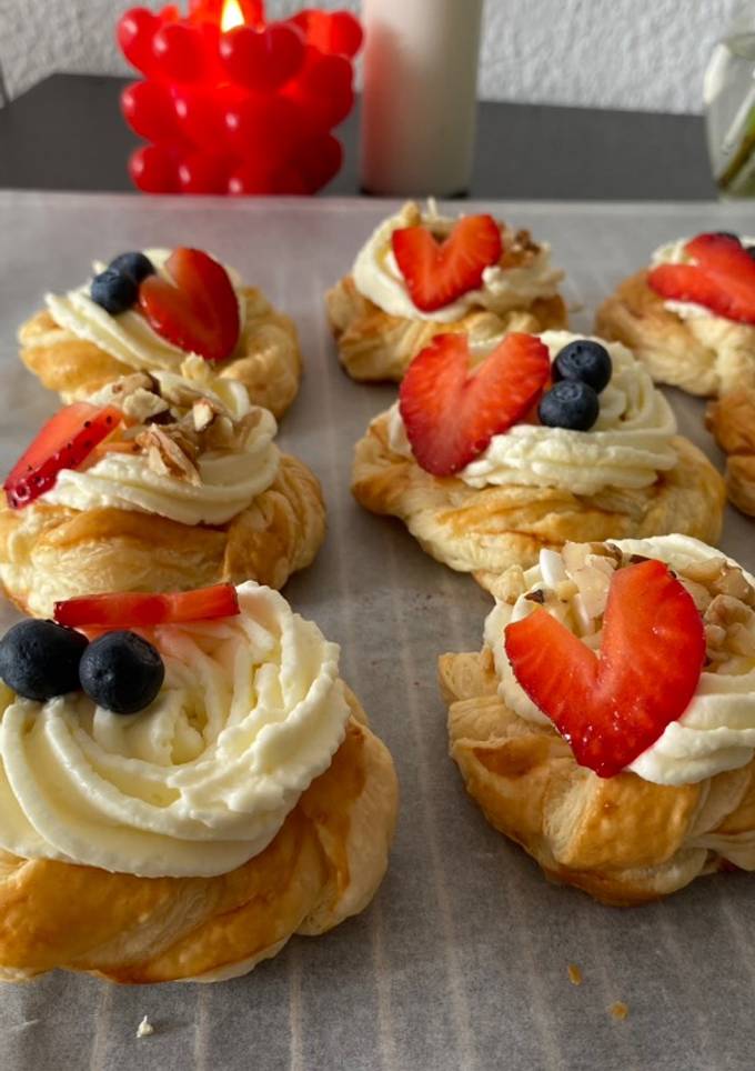 Тістечка з кремом з листкового тіста 🍓