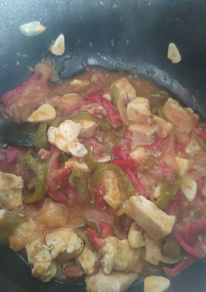 Una foto de Pollo al chilindrón