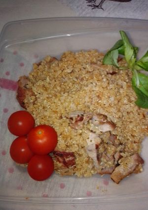 Una foto de Quinoa con pavo y jengibre al toque de limón y soja