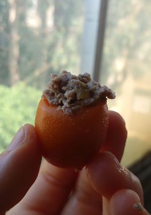 Una foto de Kumquat / quinoto relleno salado