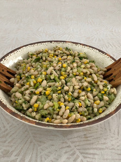 Una foto de Ensalada primaveral de porotos